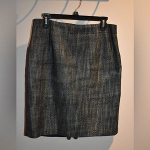 EVERYTHING $5 SALE ‼️⭐️ Banana Republic Skirt size 6